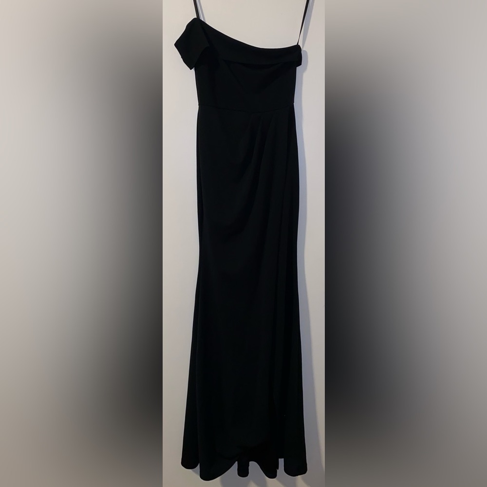 Windsor Asymmetrical Formal Dress; Black; Size: Medium
